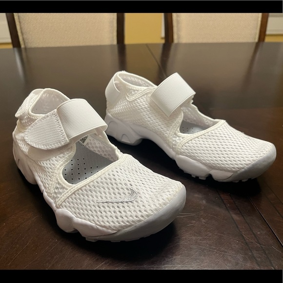 New Nike Air Rift Triple White Sandals Shoes Size US 6.5 W / 5Y - Picture 2 of 12